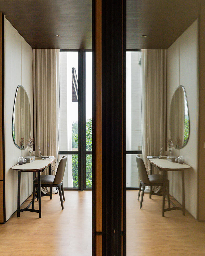 ━━ Places &amp; People